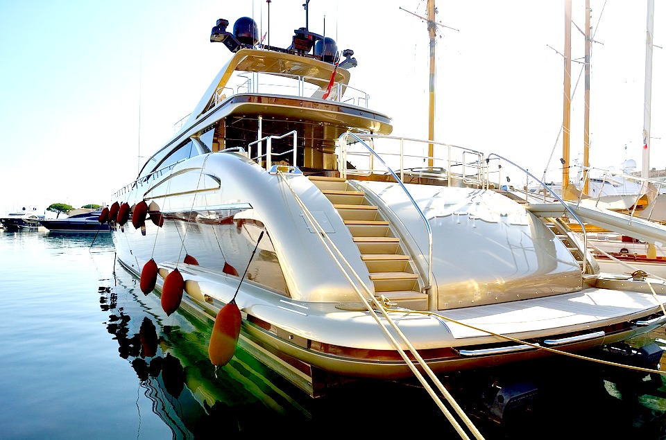 Les avantages de la location d’un yacht sur la Côte-d’Azur
