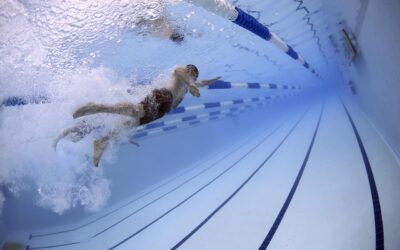 Comment progresser efficacement en natation : les astuces des coachs