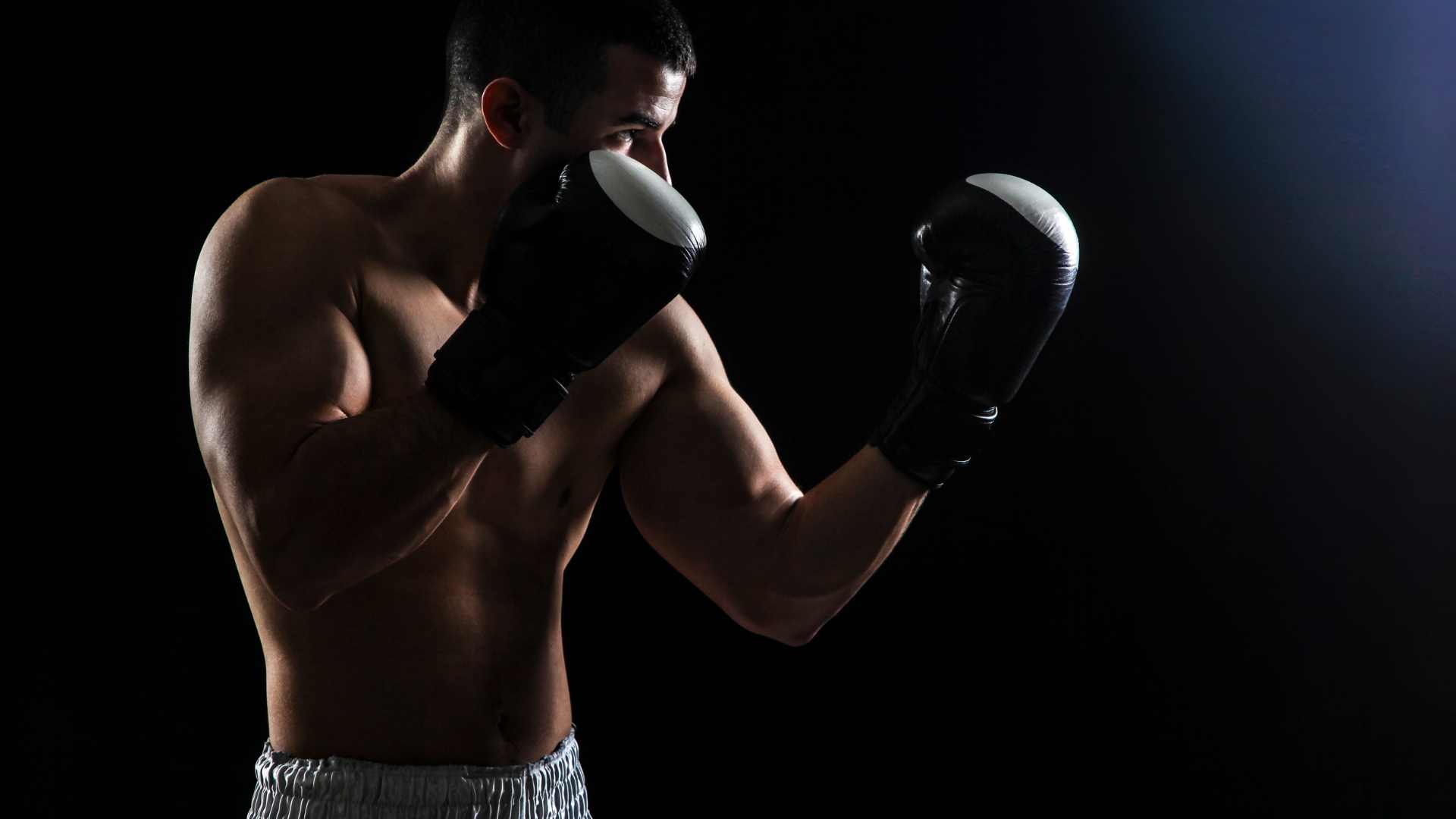 Muay thaï ou boxe thaï : tout savoir sur l'art des huit membres