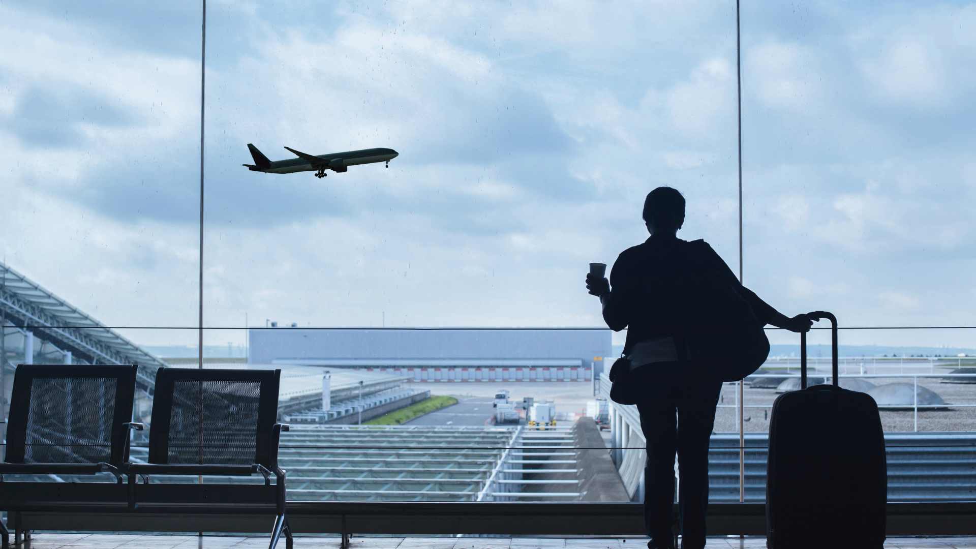 voyageur dans un aéroport