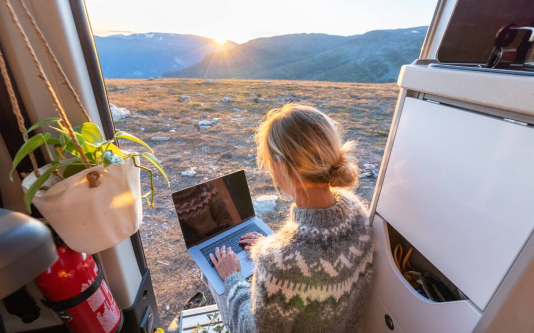 Guide pratique pour un road trip réussi en van aménagé